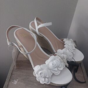 Time And Tru White Floral Wedge Sandals Sz 10